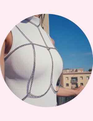 Accesorios para el cuepo, cadenas para el torso, complementos para festivales, outfot original, luna en leo, barcelona