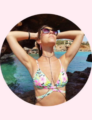 Cadenas para el torso, cadenas para el cuerpo, body chain, cadenas para la espalda, cadenas de acero para el cuerpo, outfit festivales, looks de fiestas, moda de playa, handmade, luna en leo, barcelona.