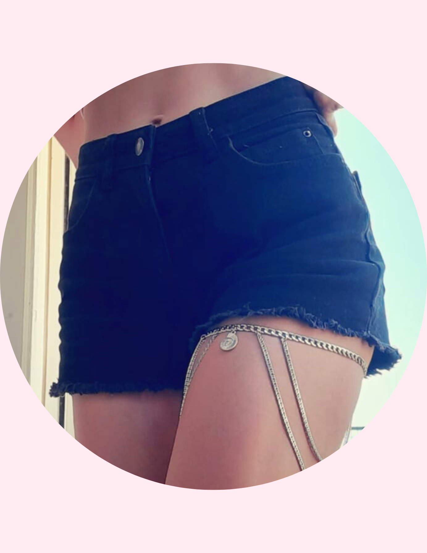 Cadenas para las piernas, accesorios de verano, moda playa, tendencia, outfit de fiestas y festivales, accesorios waterproof, handmade,luna en leo, barcelona.