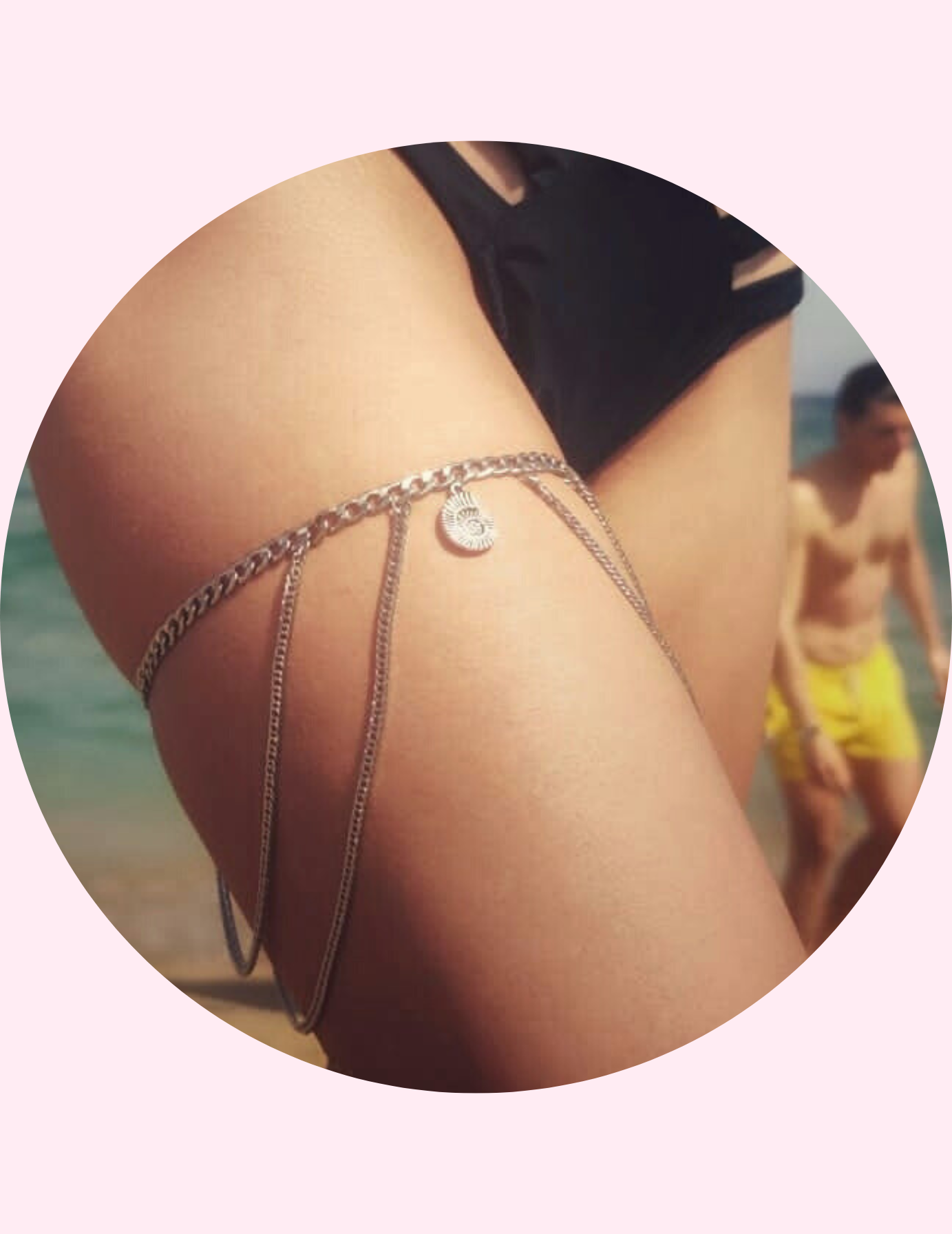 Cadenas para piernas, body chains, hechas a mano, waterproof, luna en leo, moda, tendencia, looks de verano, barcelona, españa.