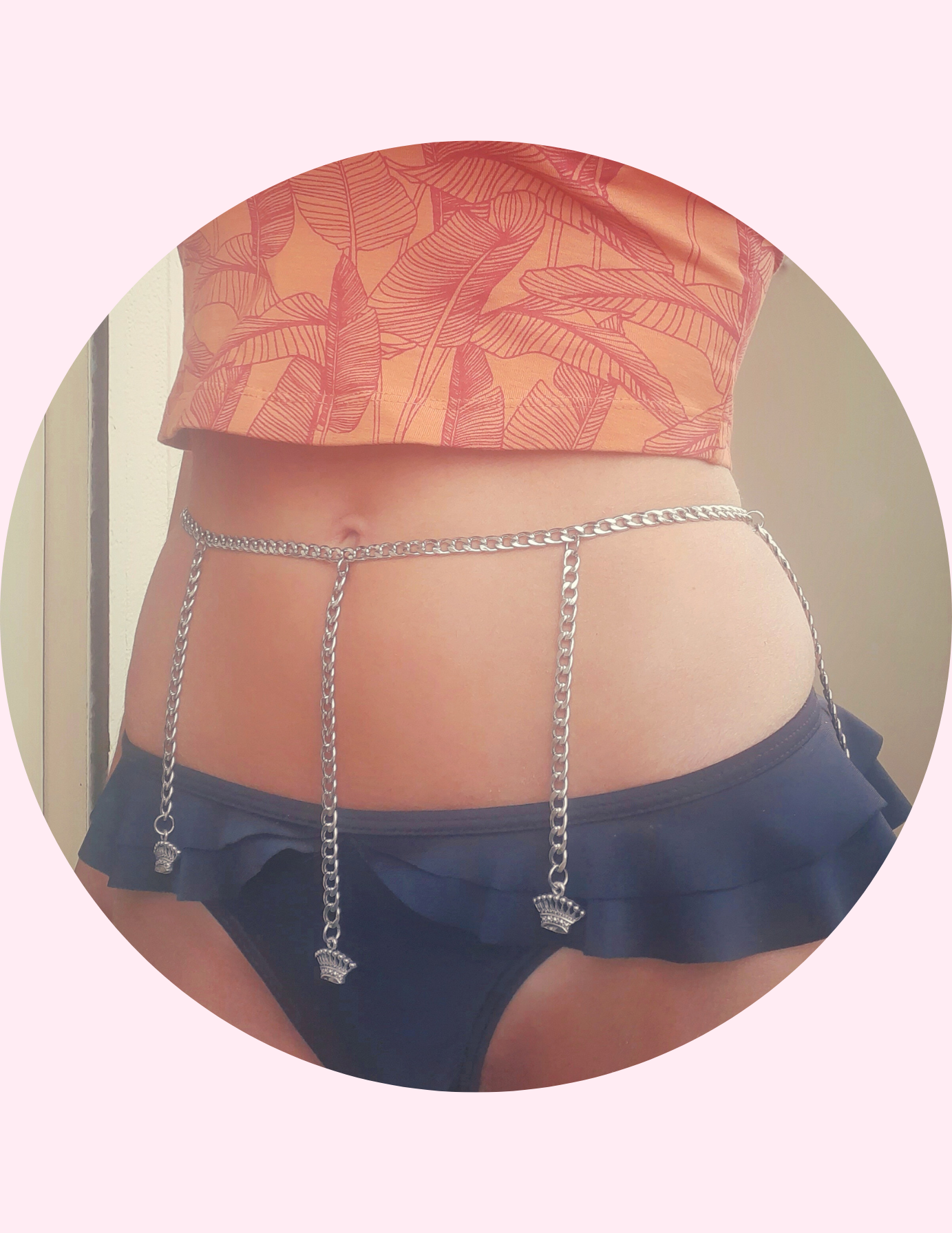 Cadenas colgantes de acero para la cintura, accesorios para el cuerpo, body chain, hecho a mano, look de playa, outfit verano, luna en leo, barcelona.